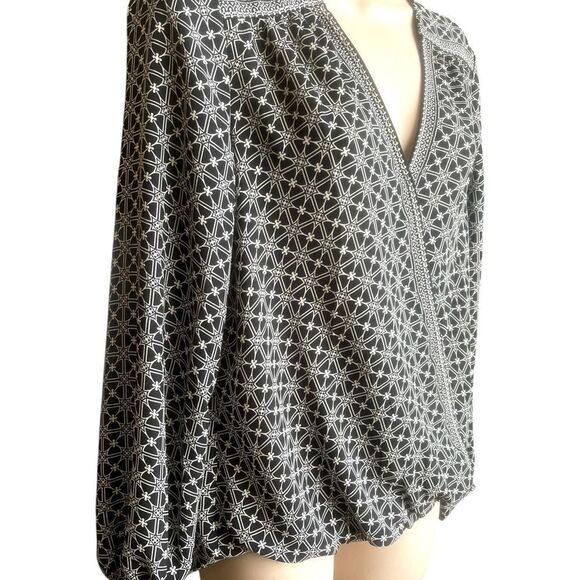 Max Studio Black and White Geometric Blouse elastic waist sleeve sheer fabric Sm - Picture 2 of 6